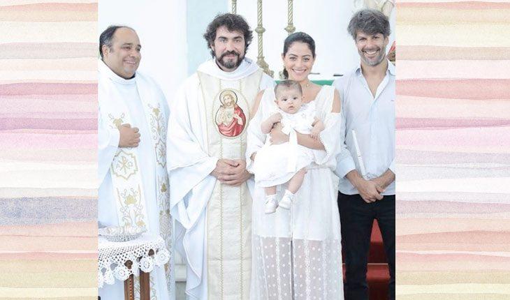 Batizado de Nina. Fotos do batizado da filha de Carol Castro conduzido pelo padre Fábio de Melo