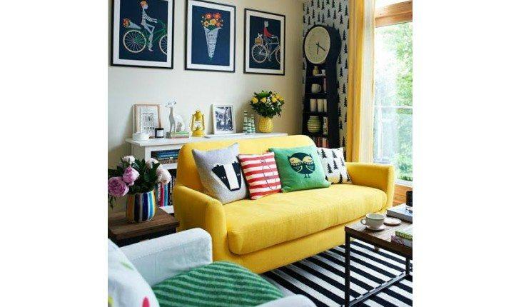 Ideias para usar sofá colorido na decoração da sala