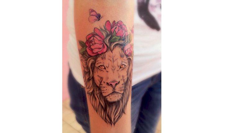 tatuagem de leão colorida