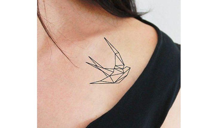 tatuagem de pássaro estilo origami