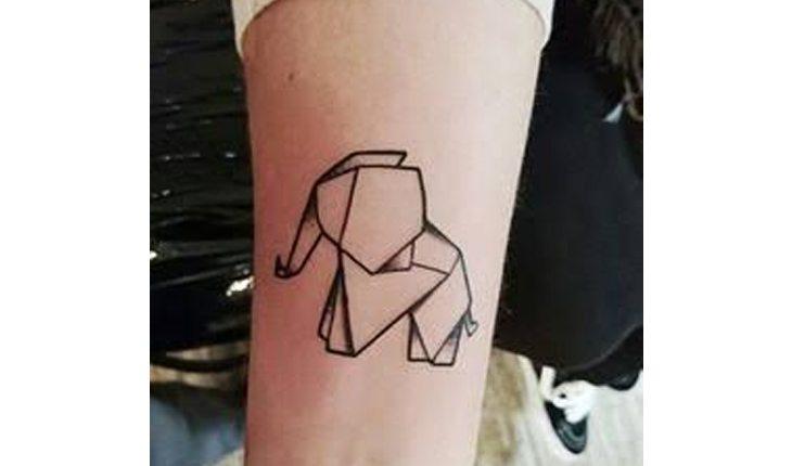 tatuagem de elefante estilo origami