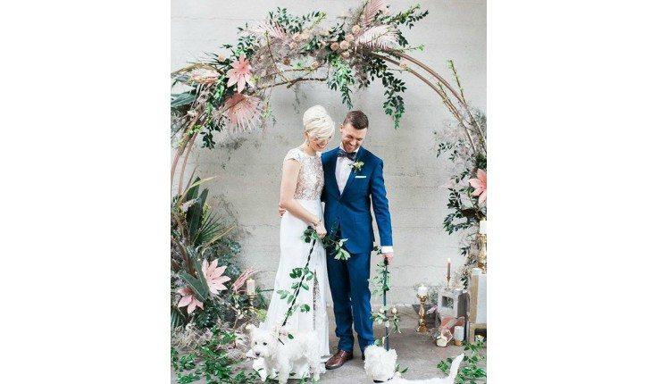 Como usar guirlanda de flores na decoração do casamento