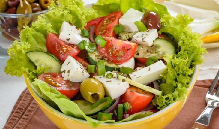 Salada de alface, tomate e azeitona