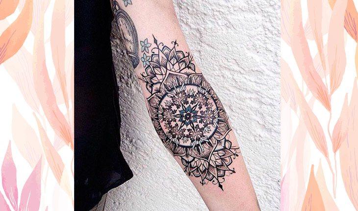 Tatuagens de mandalas. Na foto, uma mulher com tatuagem de mandala no corpo