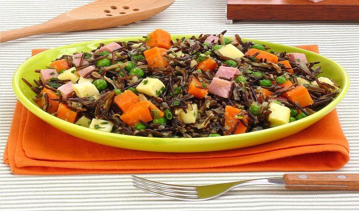 Saladas com grãos e cereais: salada de arroz selvagem