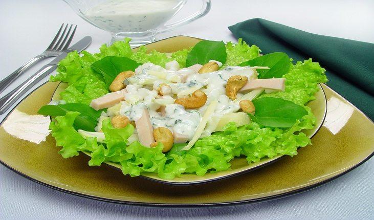 Saladas com grãos e cereais: salada de canjica para o verão