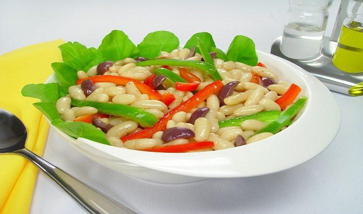 Saladas com grãos e cereais: salada de feijão branco