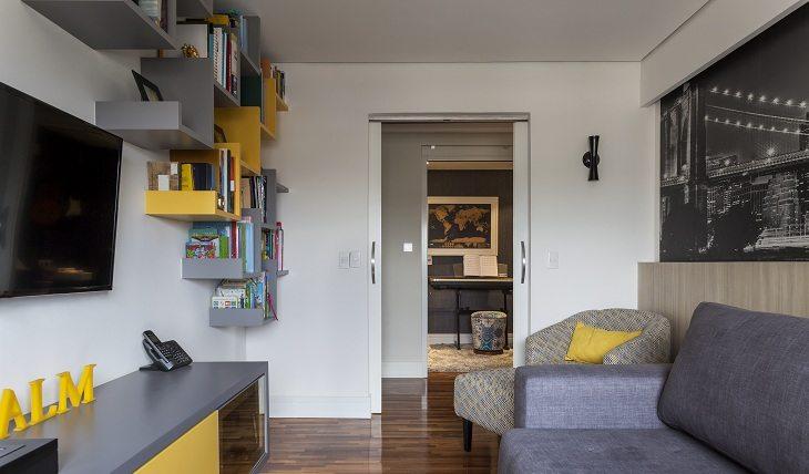 Ideias para sala de estar: decoração moderna e aconchegante com prateleiras diferentes