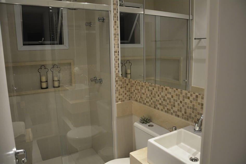 ampliar ambientes, um banheiro neutro e sofisticado
