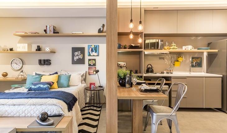 Foto de um apartamento pequeno, de ambientes integrados: cozinha e quarto juntos