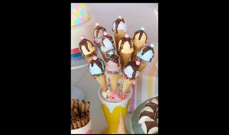 Inspire-se com 12 decorações de festa do sorvete para você apostar no tema em sua celebração!