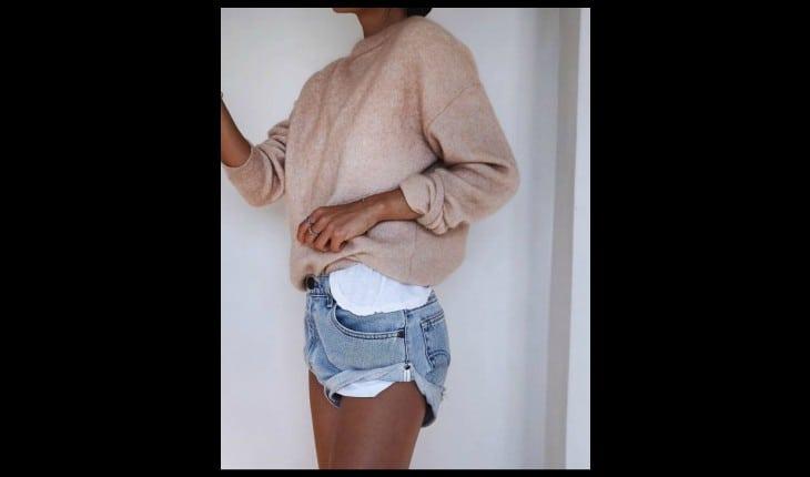 Confira os looks com shorts jeans mais populares entre as blogueiras para você estilizar seu look