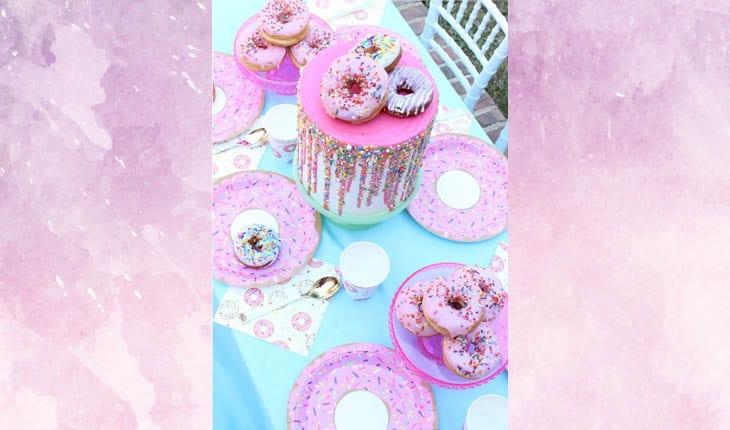 Decoração de festa infantil com donuts