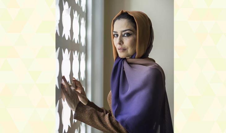 Letícia Sabatella é Soraia na novela Órfãos da Terra e está caracterizado com roupas árabes