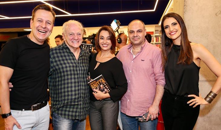 Cris Flores e Celso Zucatelli no Lançamento da biografia Furacão Anitta