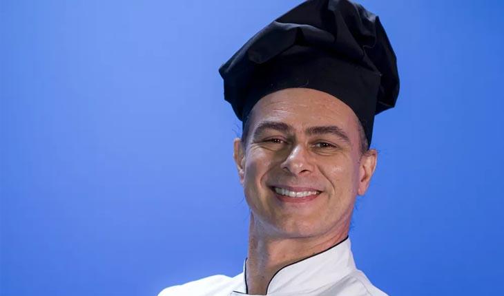 João Vitti vestido de cozinheiro para participar do reality de culinária de Ana Maria Braga