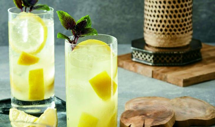 drinks com água de coco e limão