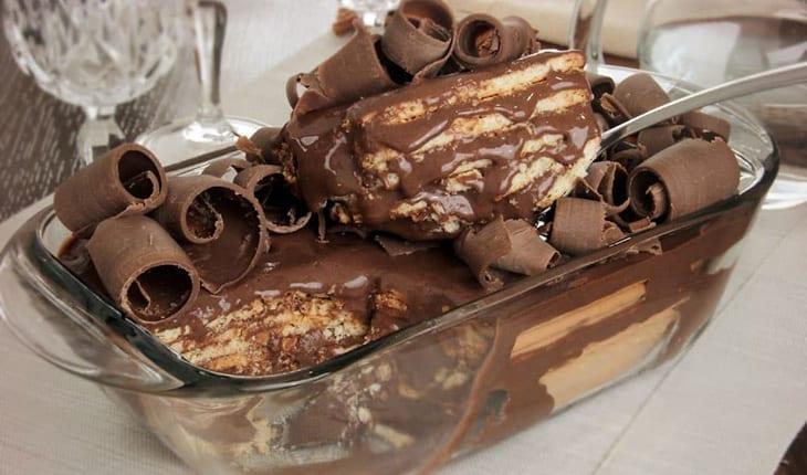 receitas com chocolate em pó Pavê de chocolate rápido