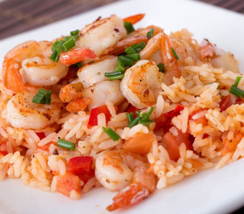 salada de arroz com camarão