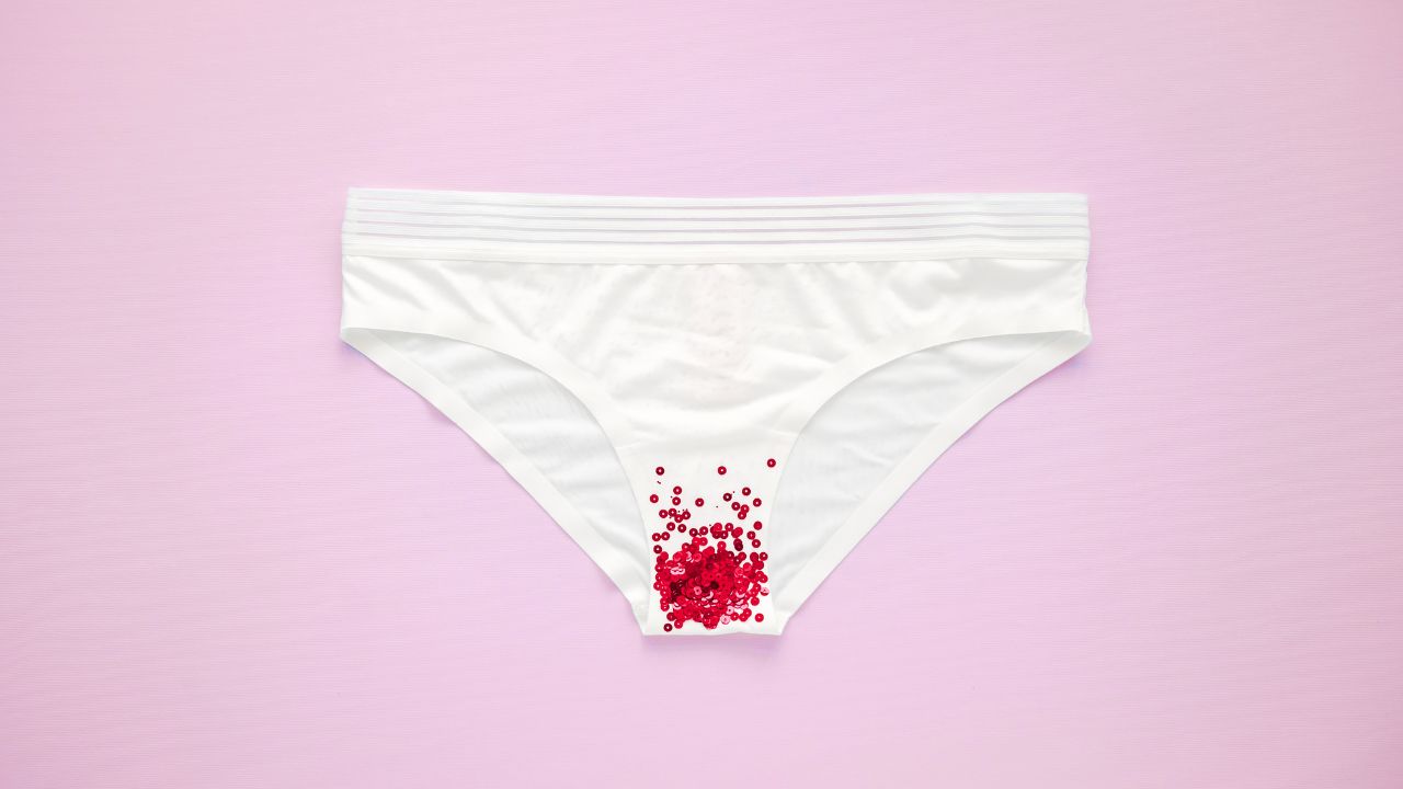 A primeira menstruação costuma ocorrer entre 10 e 14 anos