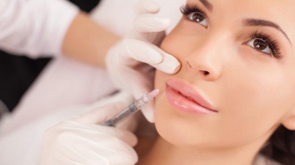 Procedimentos estéticos na região dos lábios estão entre os realizados por dentistas