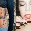 A cantora tatuou uma garça na costela e a palavra "amar" na parte interna dos lábios