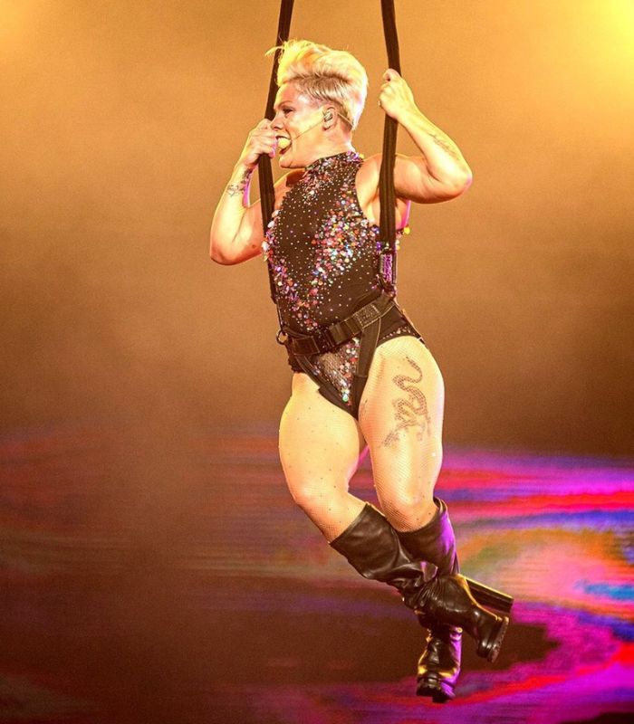 Pink voou sobre a plateia no Rock in Rio 2019 com seu collant brilhante