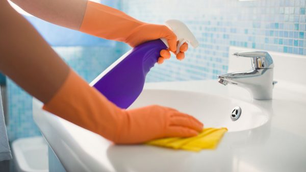 Invista em limpeza de banheiro rápida e eficiente