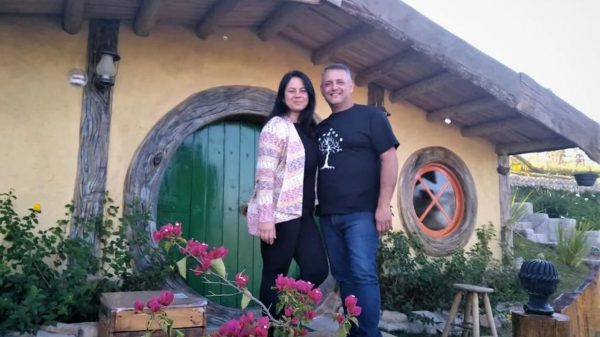 "Casa de Hobbit" se tornou uma das formas de se manter financeiramente de casal do estado de São Paulo