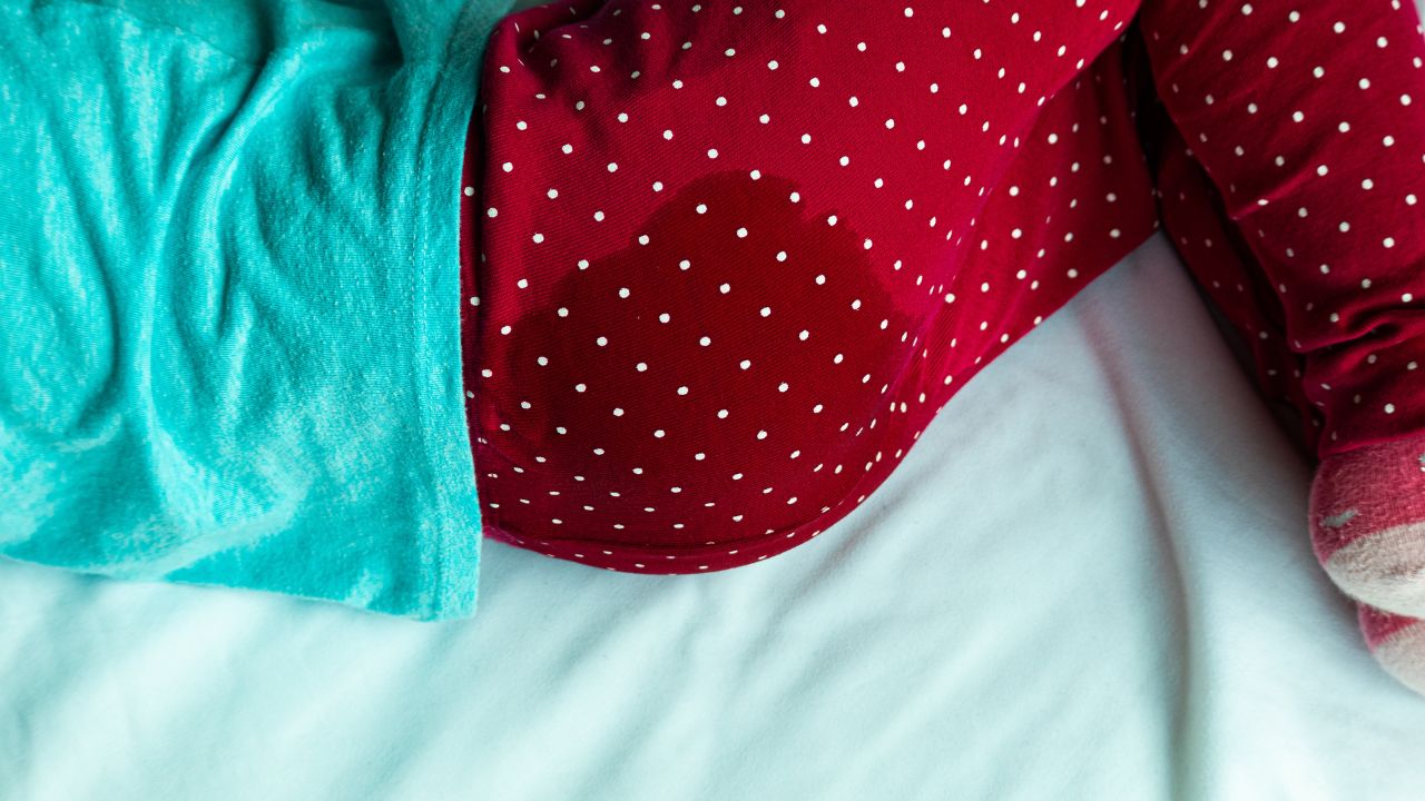 O xixi na cama pode afetar a autoestima da criança e deve ser investigado