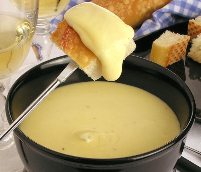 Fondue de queijo clássico