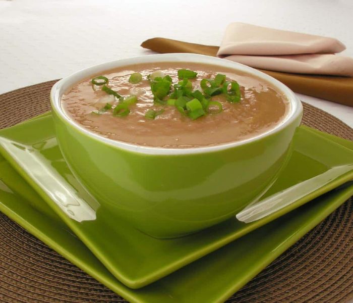 Sopa cremosa com carne e legumes 