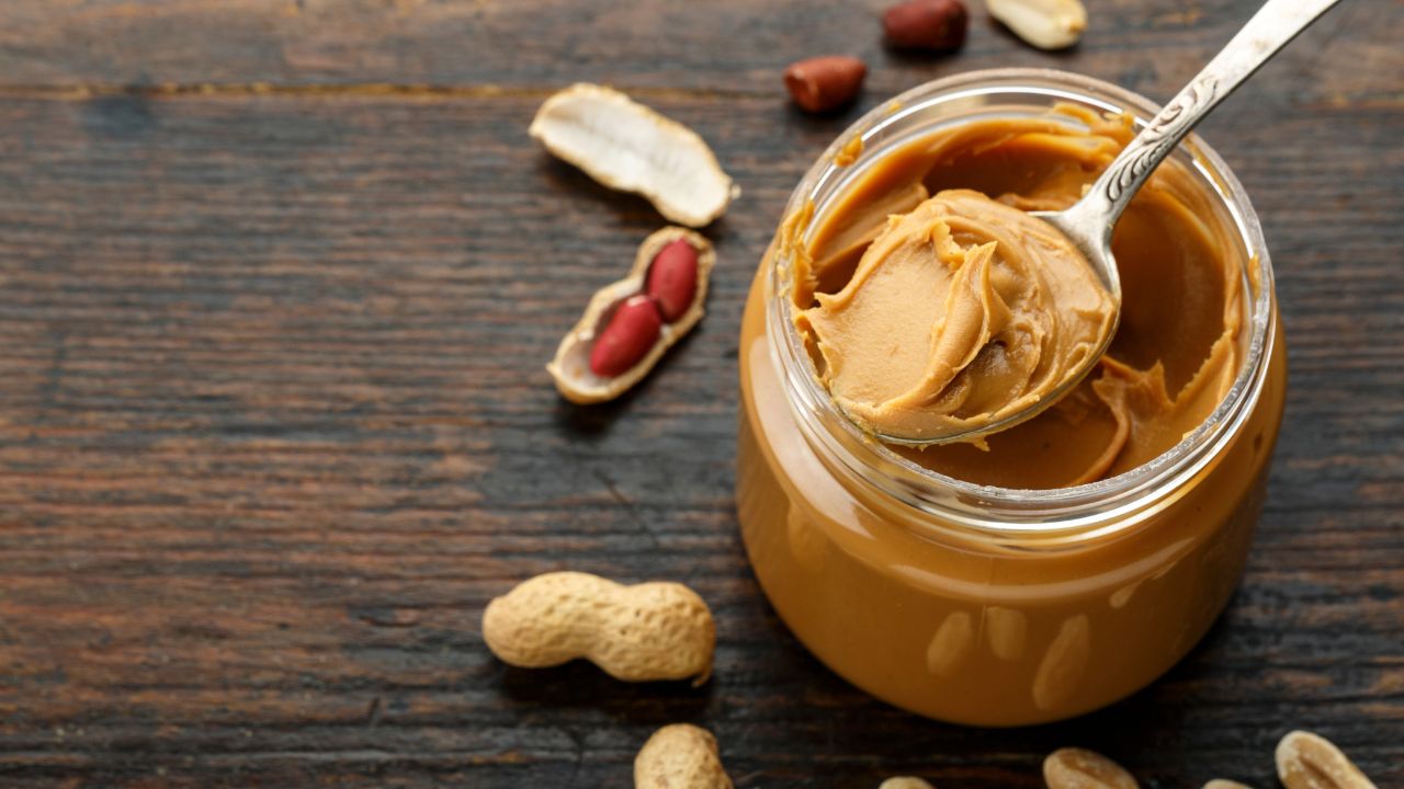 Saiba tudo sobre a pasta de amendoim e como consumi-la