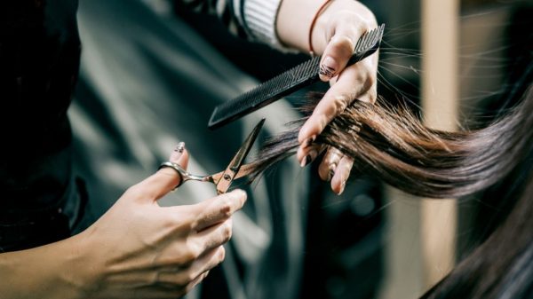 A frequência para o corte de cabelo depende de outros fatores como a saúde dos fios