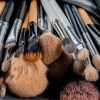 Estudo conduzido no Reino Unido revelou que os pincéis de maquiagem podem ter uma grande quantidade de bactérias