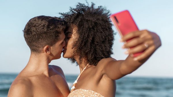 Dia do Beijo: 95,4% dos brasileiros não abrem mão de beijar na hora H