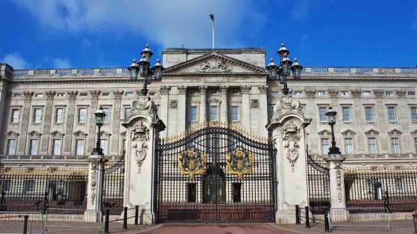 Castelos, palácios e mais: conheça os imóveis da família real britânica