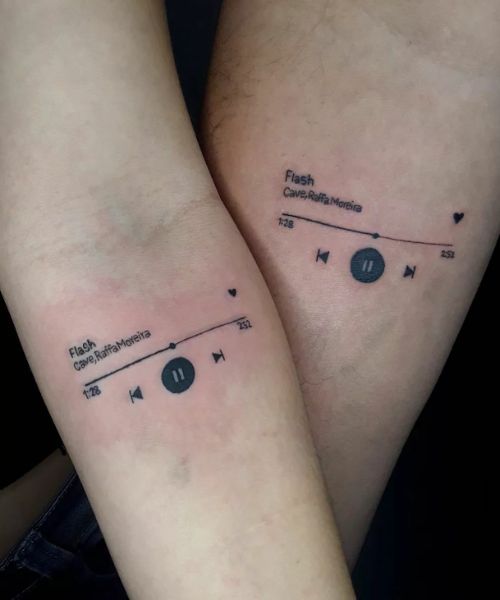 A música do casal é uma opção criativa de tatuagem