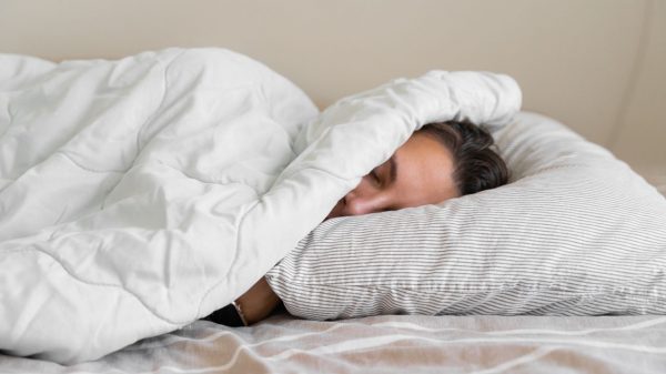 Sem sufoco! Veja 7 dicas para dormir melhor nos dias frios