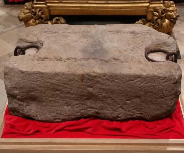 A pedra da coroação da Escócia já esteve incorporada ao trono de Edward I
