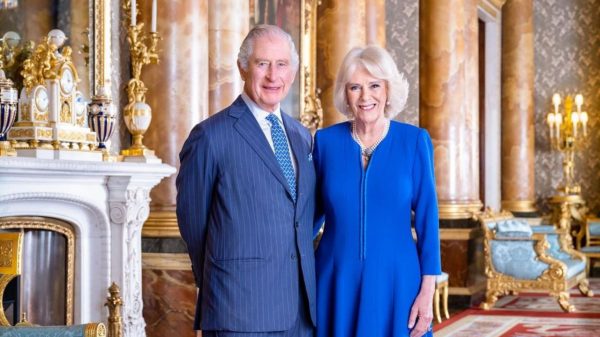 Mudanças solicitadas pelo rei Charles III envolvem sua esposa Camilla da Inglaterra