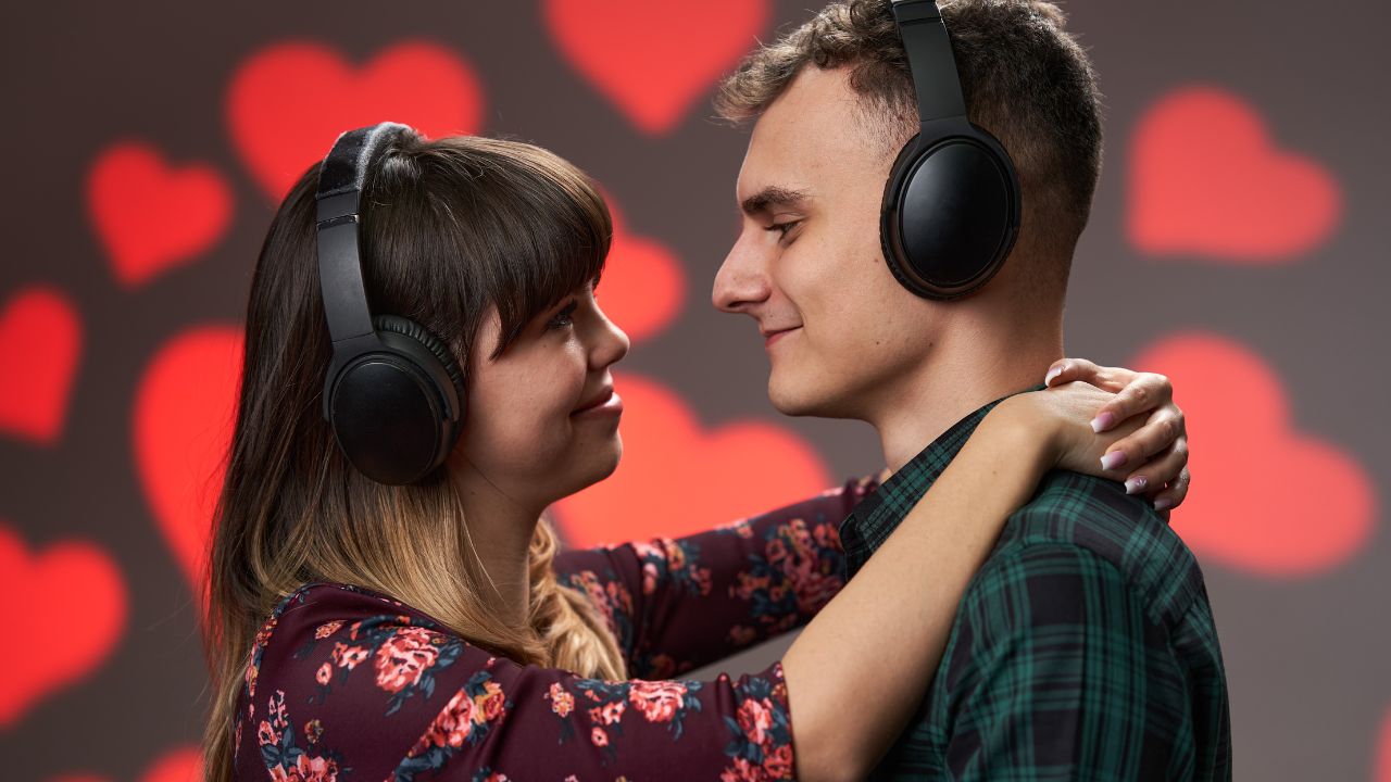 Descubra músicas românticas para ouvir no Dia dos Namorados