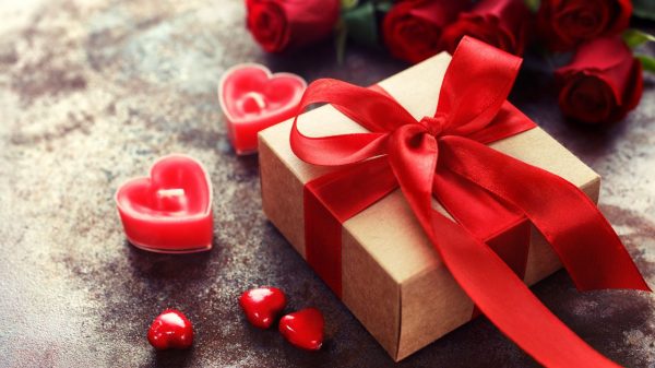 Dia dos Namorados: três dicas para economizar no presente do mozão