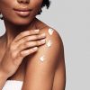 Skincare: confira 6 dicas para cuidar da pele negra no inverno