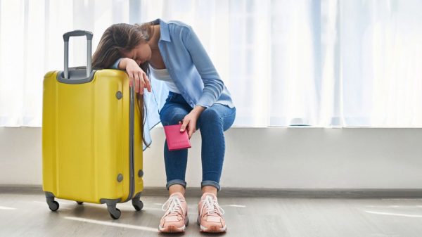 O jet lag pode acontecer em viagens internacionais, por conta da mudança de fuso horário
