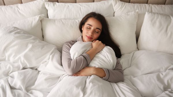 Por que sentimos mais sono no inverno? Especialista explica