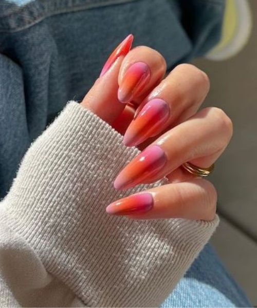 Aura nails é a tendência de nail art do momento