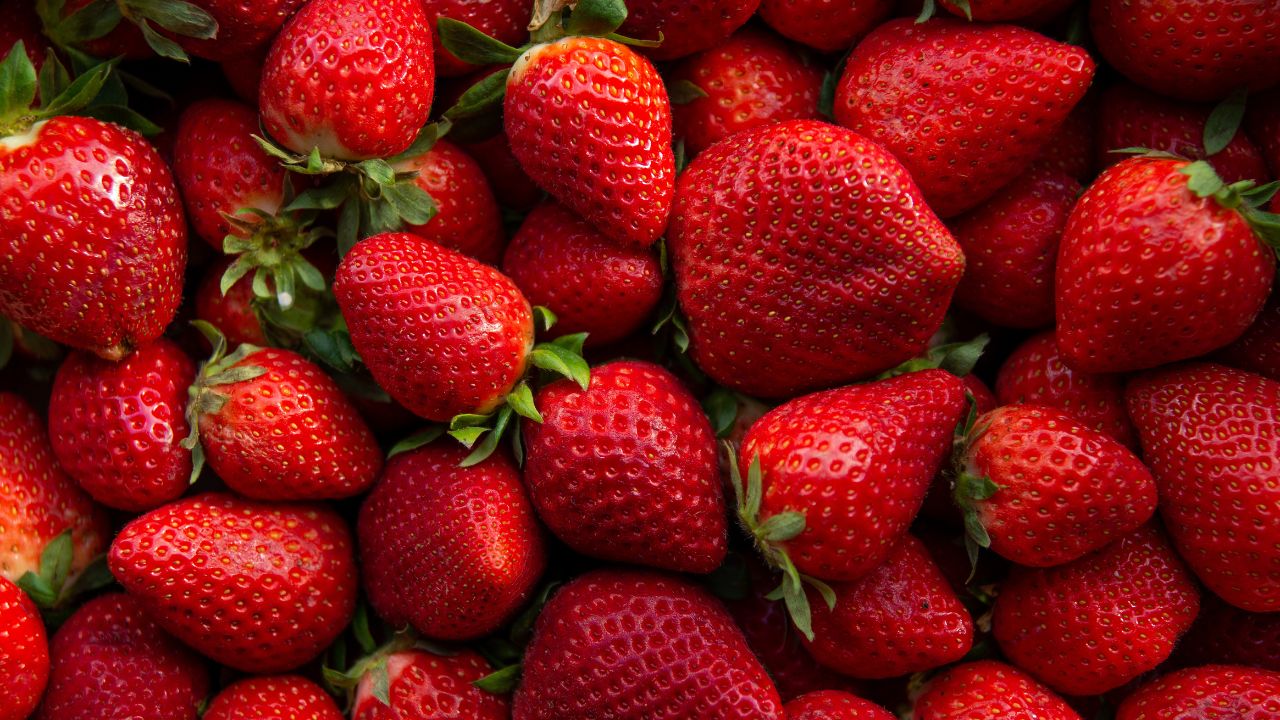 Morango: 6 benefícios incríveis da fruta para a saúde