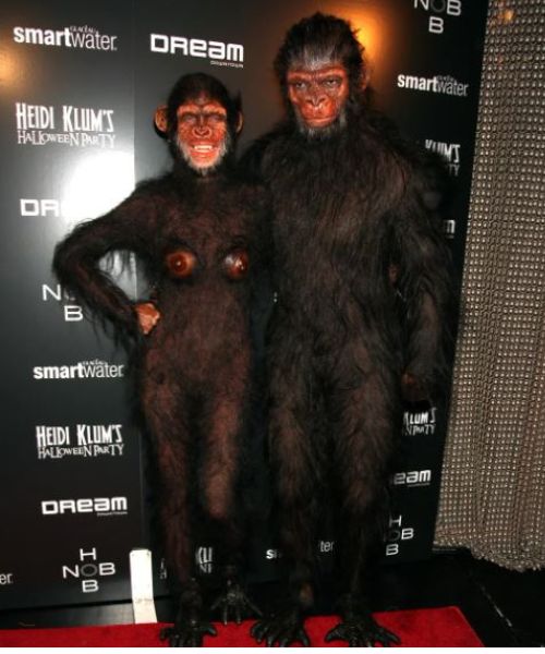 Heidi e Seal vestidos de macaco em 2011