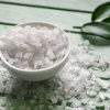 Banho de sal grosso: como fazer para afastar energias negativas
